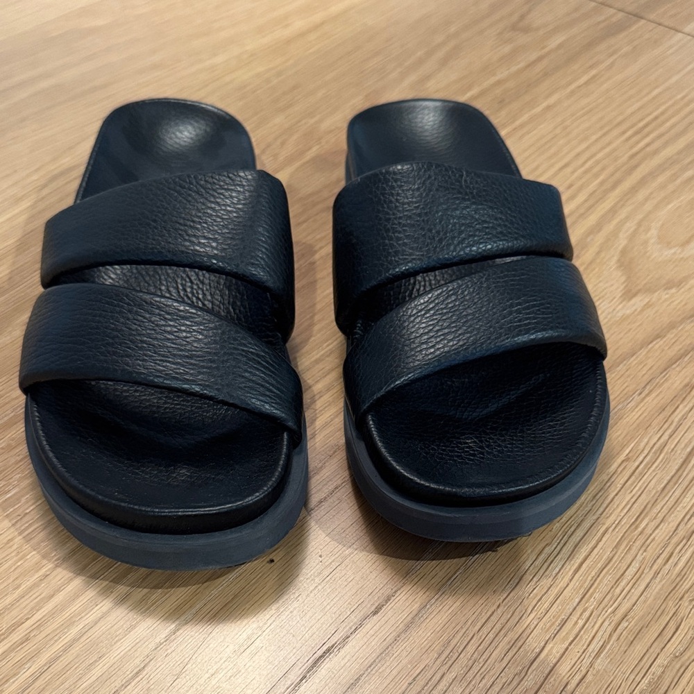 Humanoid Black Shing Slide Sandals